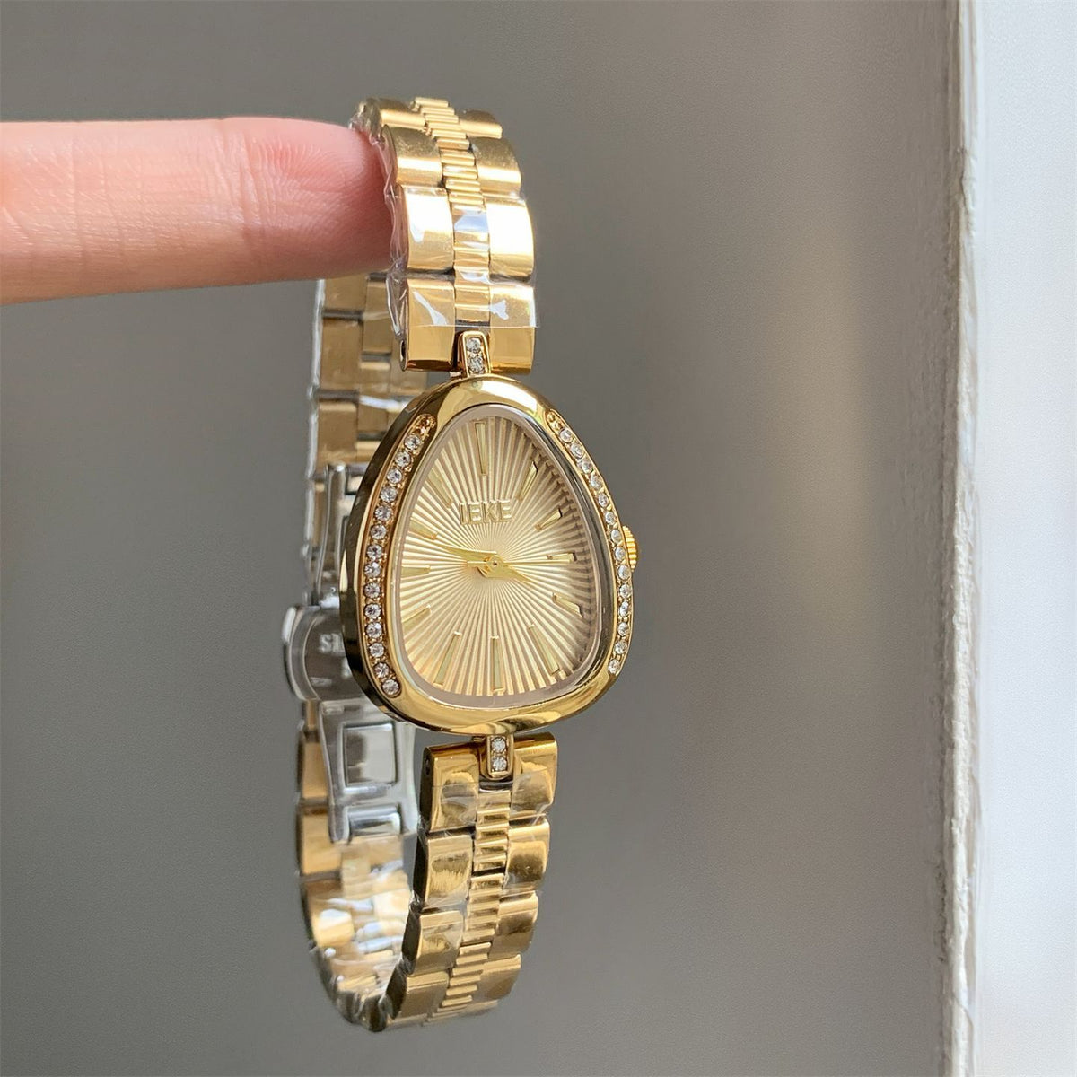 IEKE Vintage Serpenti Teardrop Crystal Gold Steel Watch - Seductive Drop Silhouette Watch for Women
