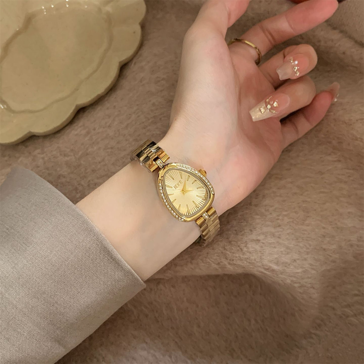 IEKE Vintage Serpenti Teardrop Crystal Gold Steel Watch - Seductive Drop Silhouette Watch for Women