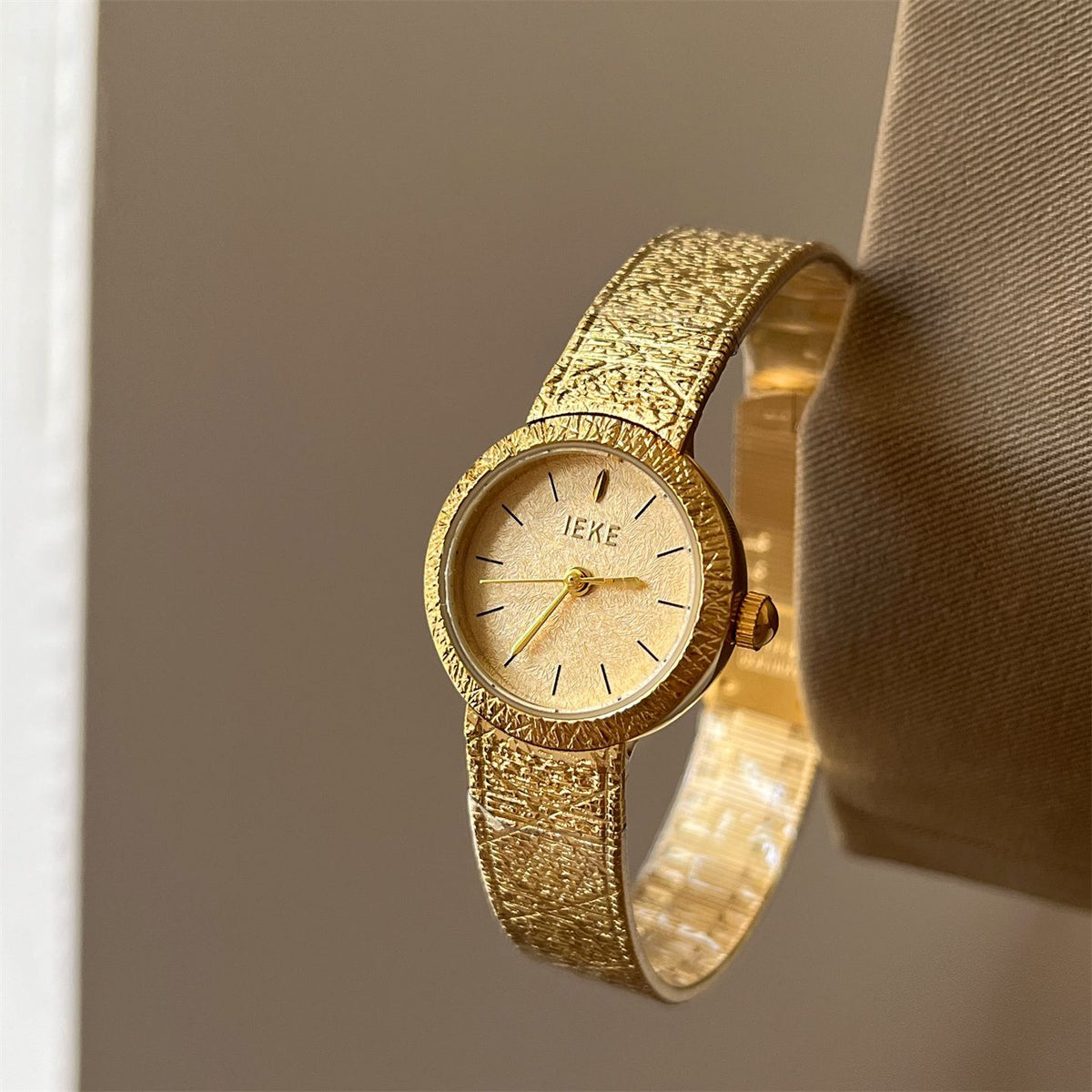 IEKE Vintage Crinkled Foil Textured Mesh Gold Watch - Ultra-Thin Petite Quartz Watch for Women