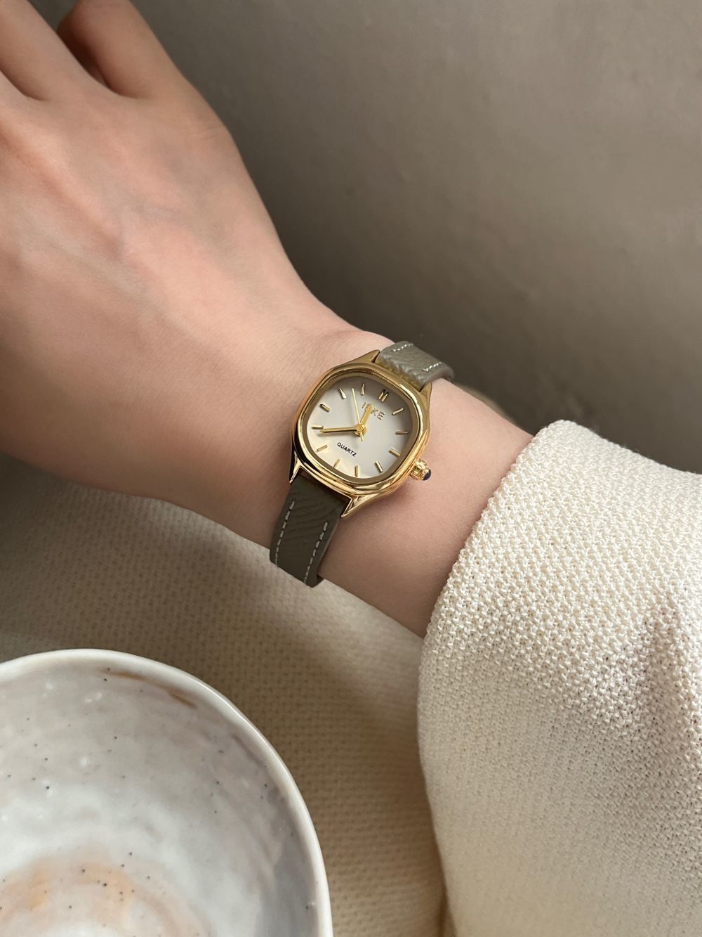 IEKE Serpent Drop Bezel Slim Leather Watch - Vintage Teardrop Quartz Watch for Women