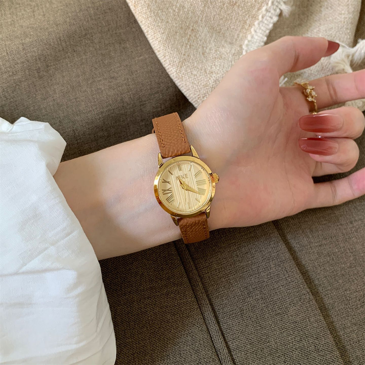 IEKE Organic Woodgrain Textured Round Watch - Nature-Inspired Minimalist Watch for Women