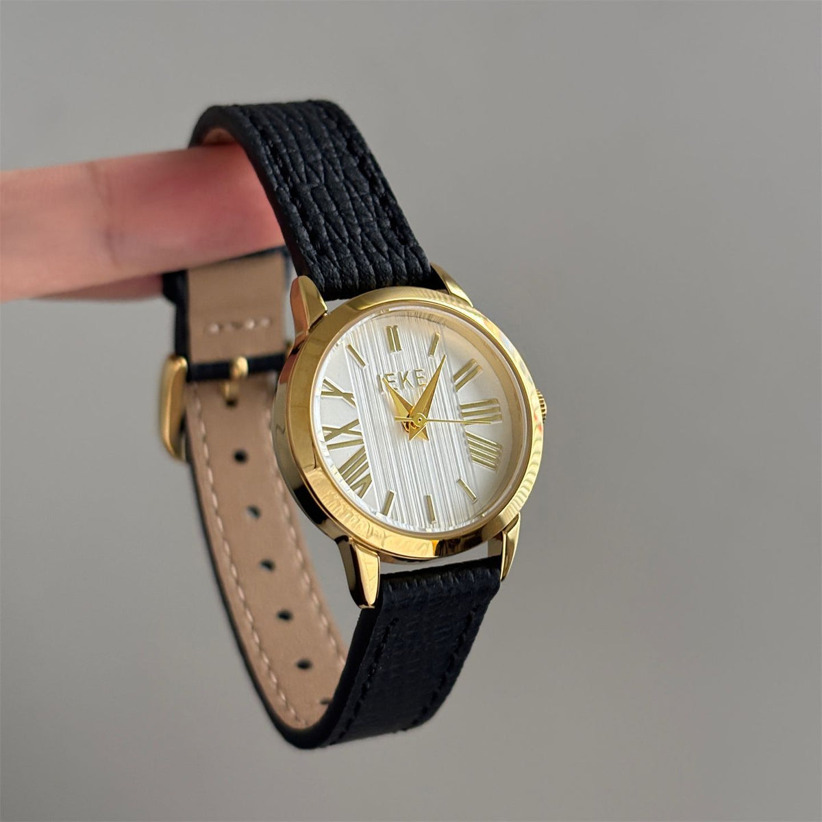 IEKE Organic Woodgrain Textured Round Watch - Nature-Inspired Minimalist Watch for Women