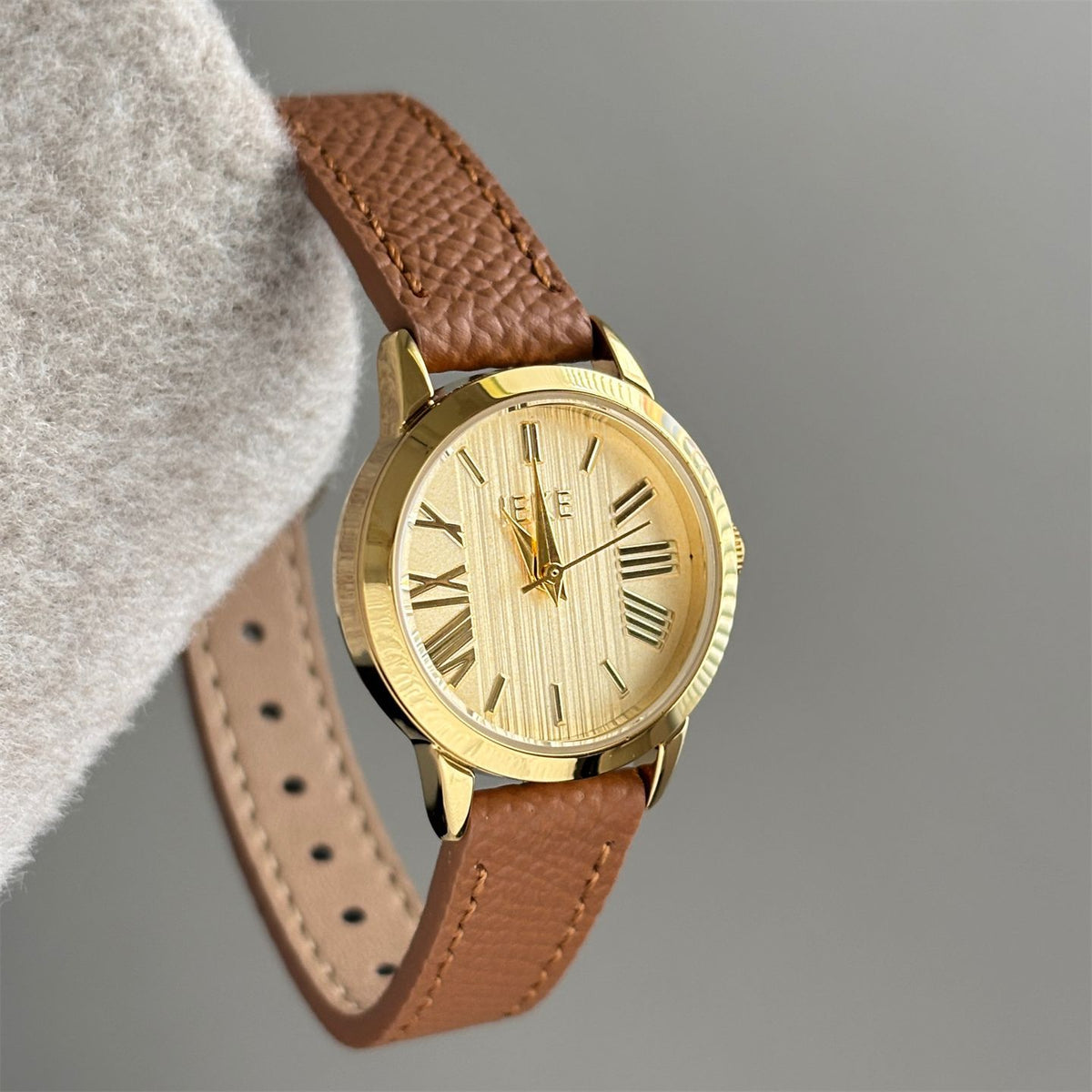 IEKE Organic Woodgrain Textured Round Watch - Nature-Inspired Minimalist Watch for Women