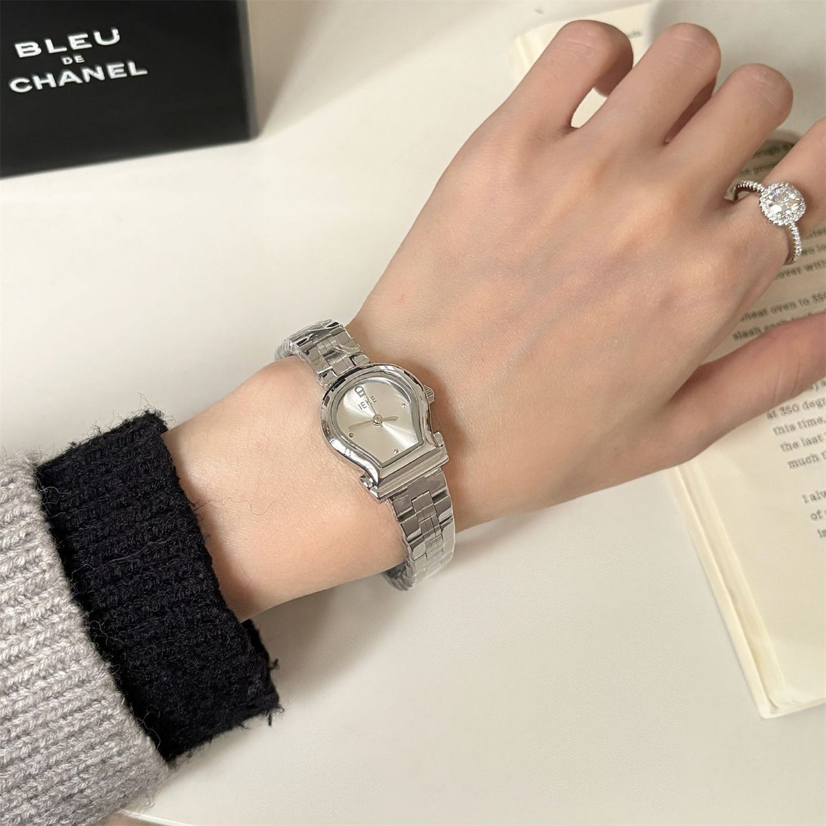 IEKE Slate Grey Dial Tapered Steel Bracelet Watch - Cold Aesthetic Modern Watch for Women