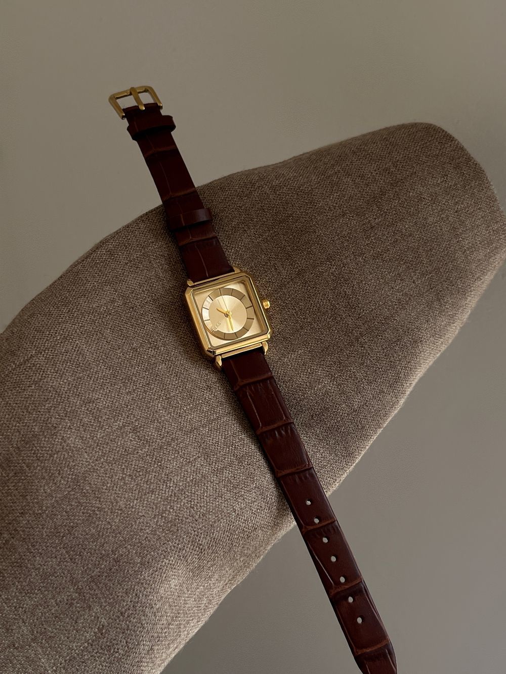 IEKE Black and Gold Executive Leather Watch - Vintage Power Dressing Quartz Watch for Women