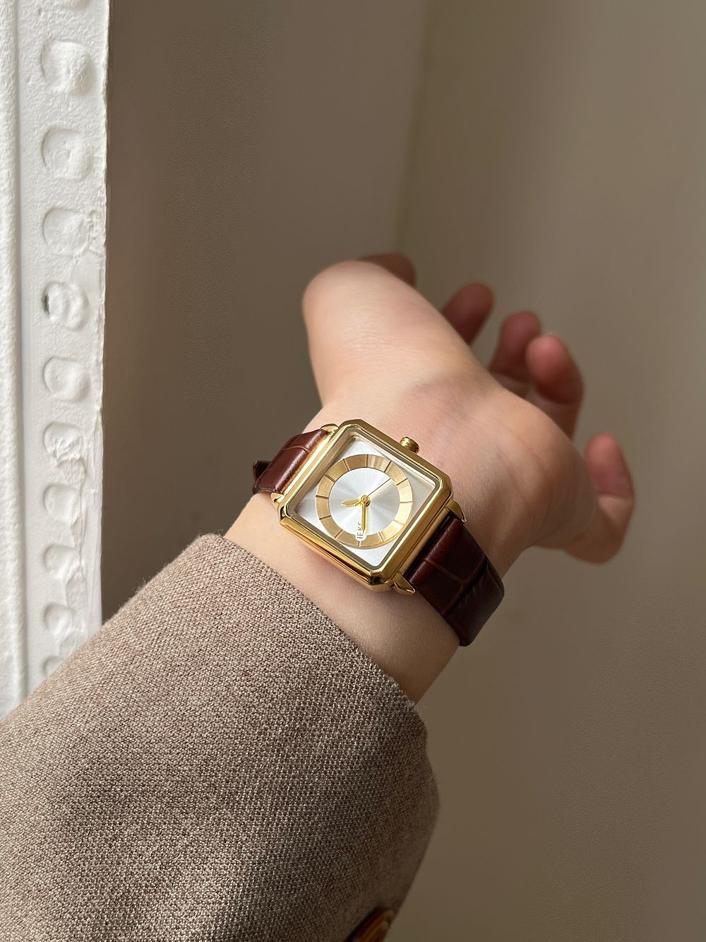 IEKE Black and Gold Executive Leather Watch - Vintage Power Dressing Quartz Watch for Women