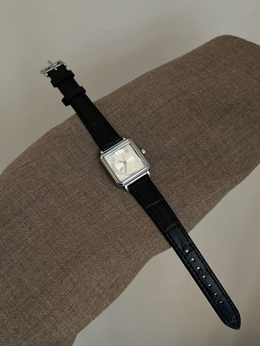 IEKE Black and Gold Executive Leather Watch - Vintage Power Dressing Quartz Watch for Women