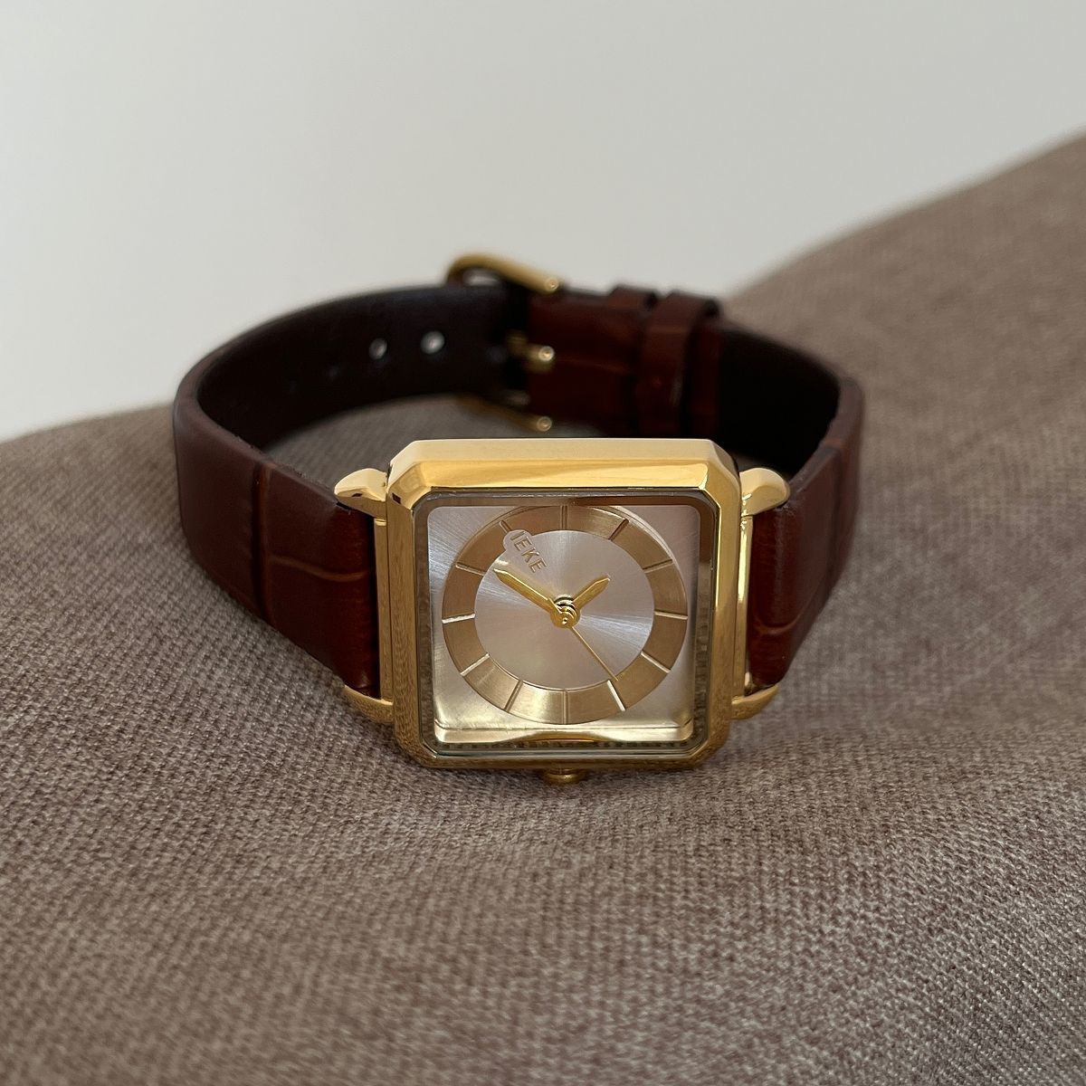 IEKE Black and Gold Executive Leather Watch - Vintage Power Dressing Quartz Watch for Women