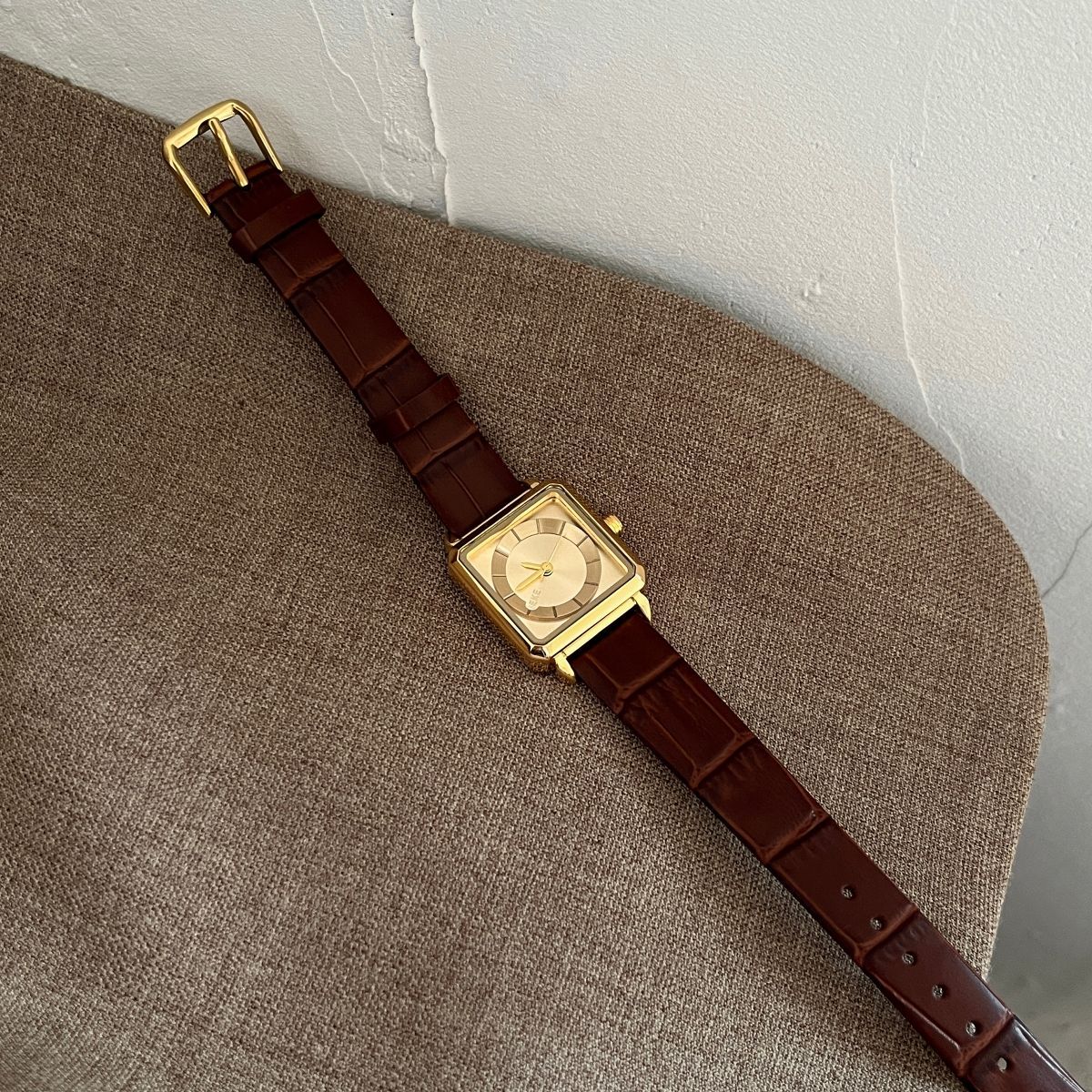 IEKE Black and Gold Executive Leather Watch - Vintage Power Dressing Quartz Watch for Women