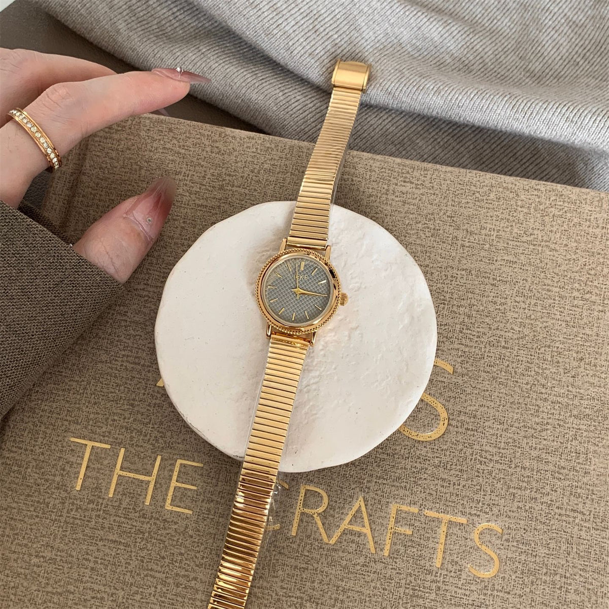 IEKE Botanical Forest Round Dial Watch - Vintage Earthy Chic Quartz Watch for Women