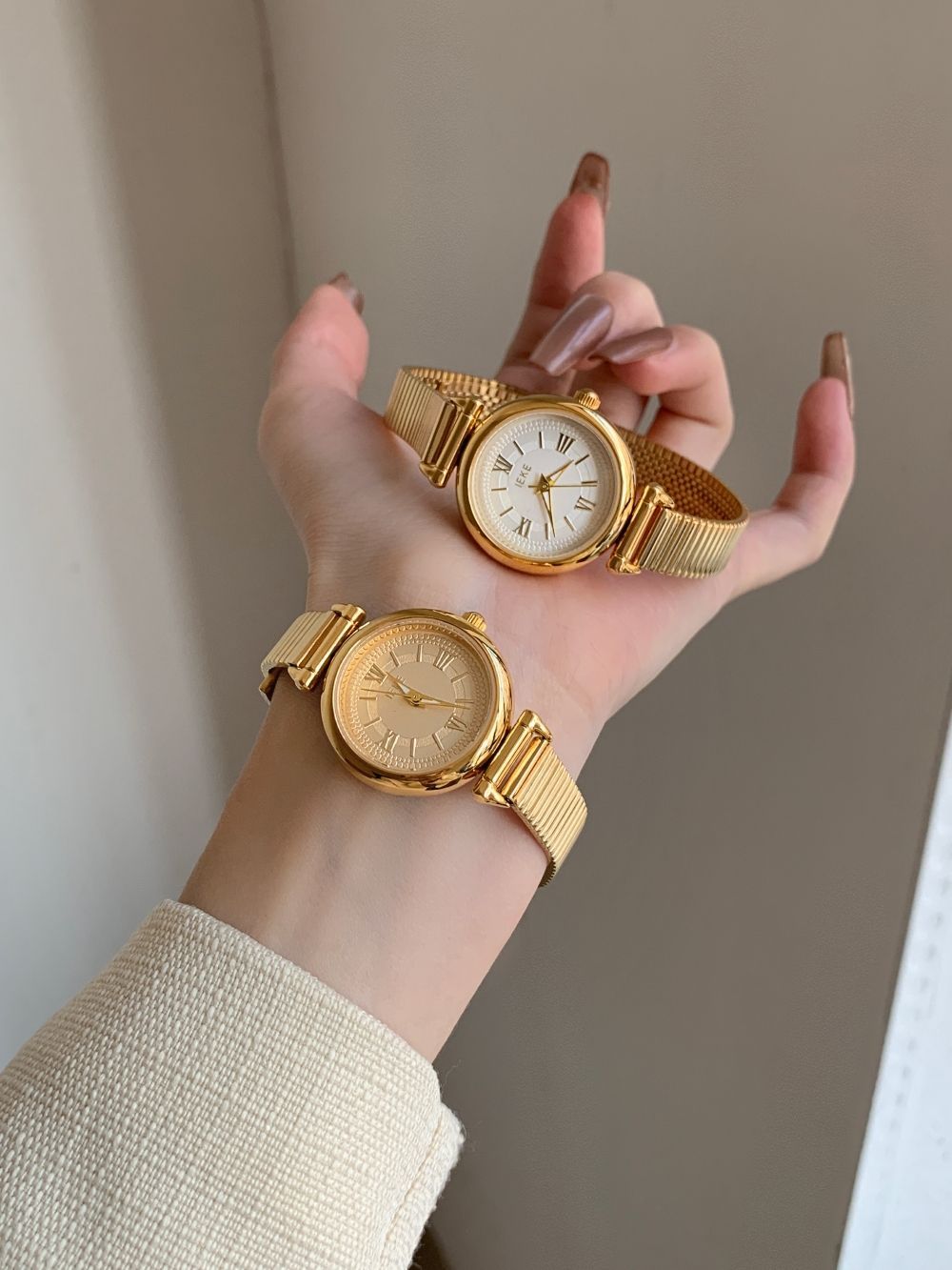 IEKE Contemporary Seoul Minimalist Watch - Modern Trendsetter Quartz Watch for Women