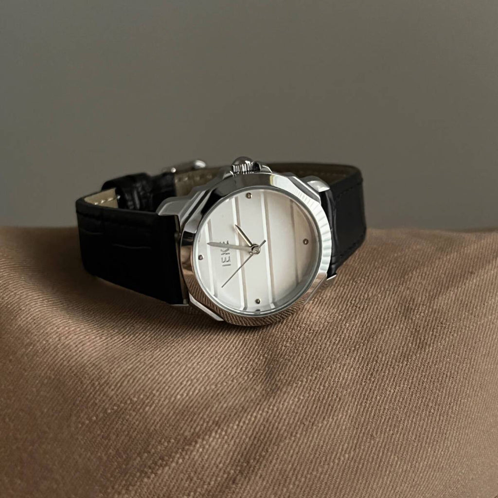 IEKE Contemporary Korean Round Leather Watch - Skin-Brightening Quartz Watch for Women