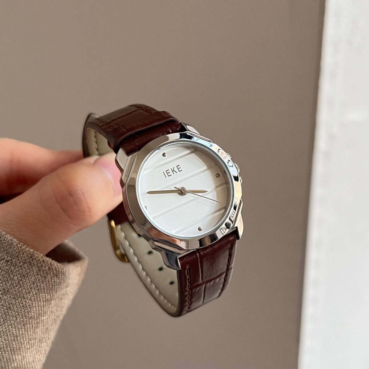 IEKE Contemporary Korean Round Leather Watch - Skin-Brightening Quartz Watch for Women