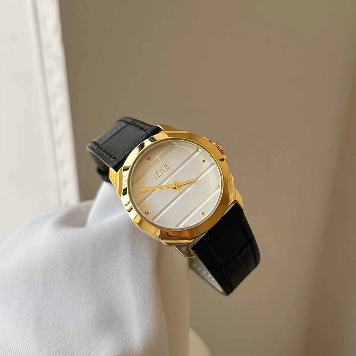 IEKE Contemporary Korean Round Leather Watch - Skin-Brightening Quartz Watch for Women