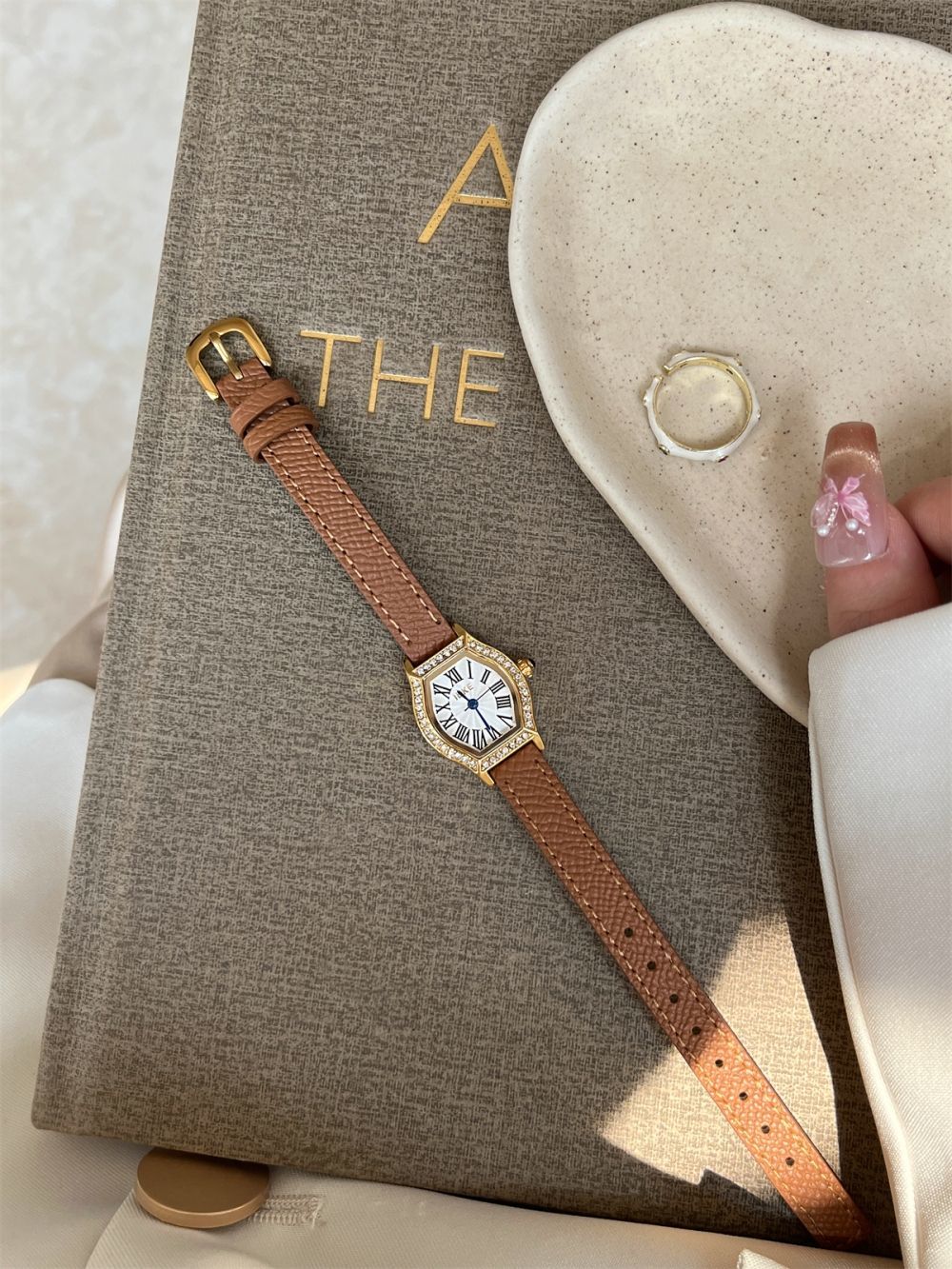 IEKE Vintage Tonneau Starburst Crystal Leather Watch - Pavé Bezel Barrel Watch for Women