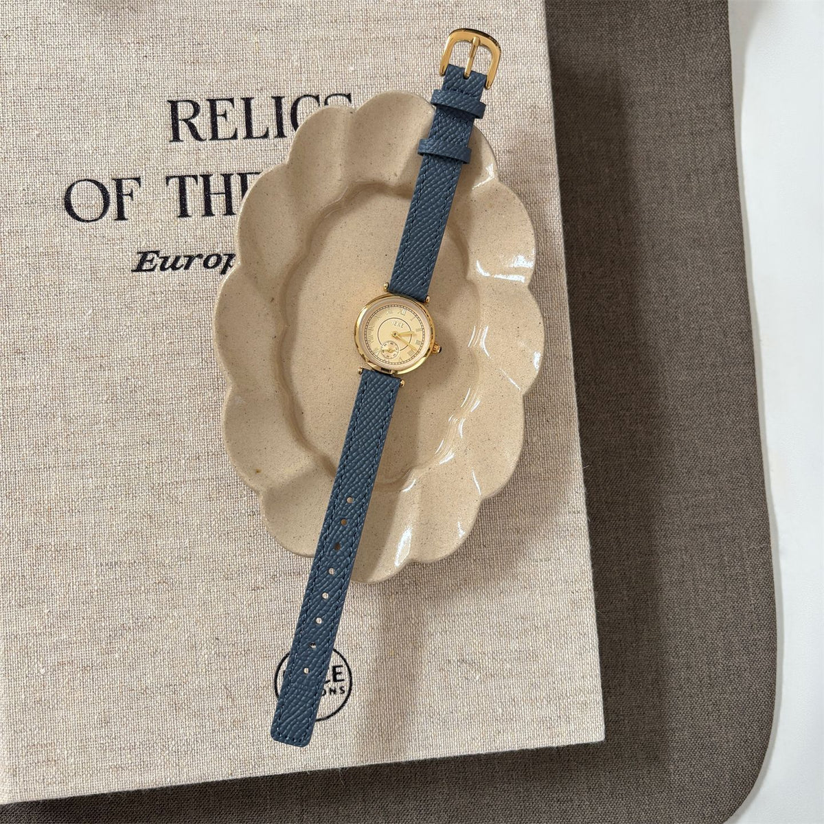 IEKE Vintage Round Roman Numeral Leather Watch - Dainty Parisian Quartz Watch for Women