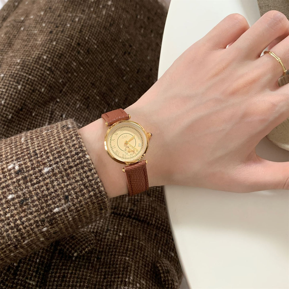 IEKE Vintage Round Roman Numeral Leather Watch - Dainty Parisian Quartz Watch for Women