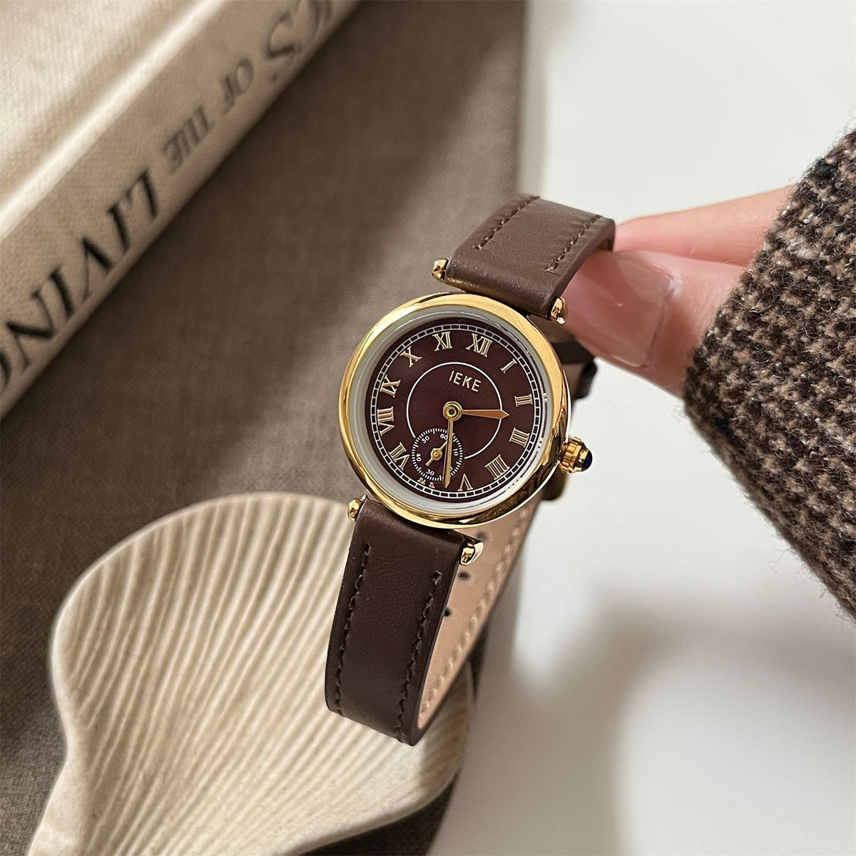 IEKE Vintage Round Roman Numeral Leather Watch - Dainty Parisian Quartz Watch for Women