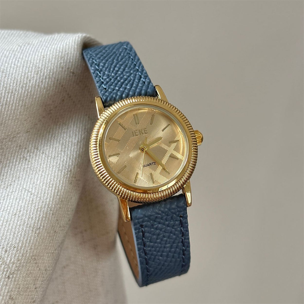 IEKE Minimalist Pure Round Watch with Genuine Leather Strap - Classic Everyday Quartz Watch for Women