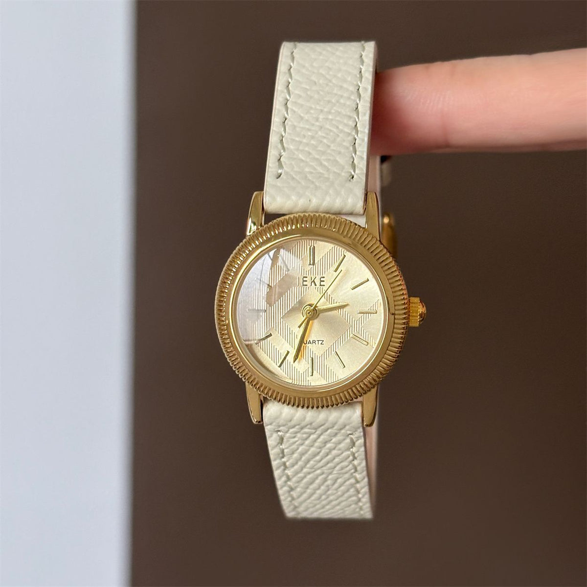 IEKE Minimalist Pure Round Watch with Genuine Leather Strap - Classic Everyday Quartz Watch for Women