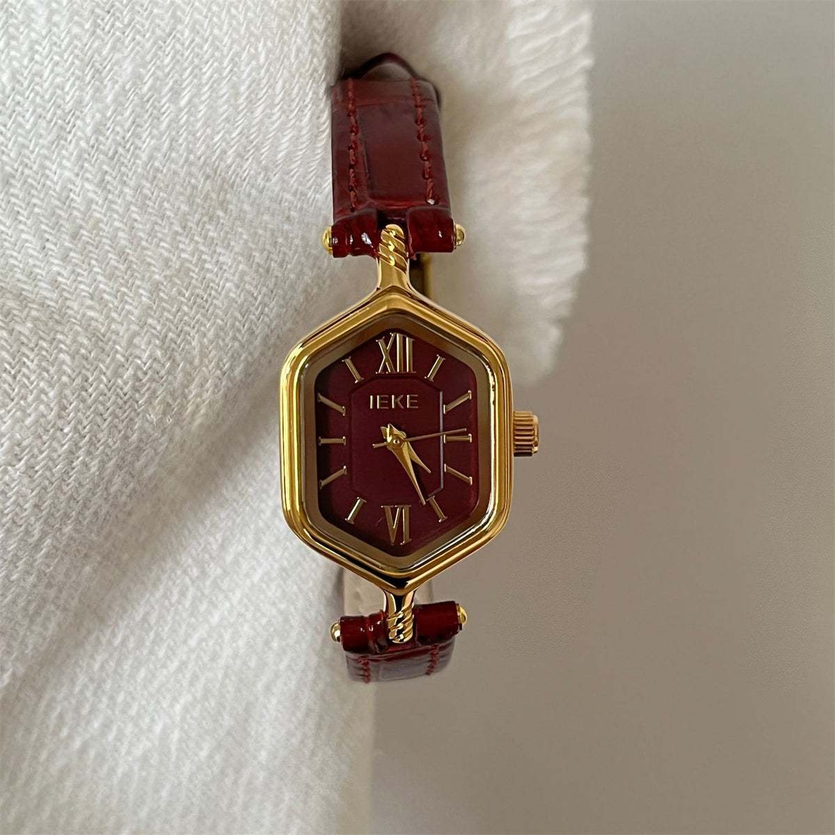 IEKE Art Deco Rhombus Dial Leather Watch - Vintage Geometric Quartz Watch for Women