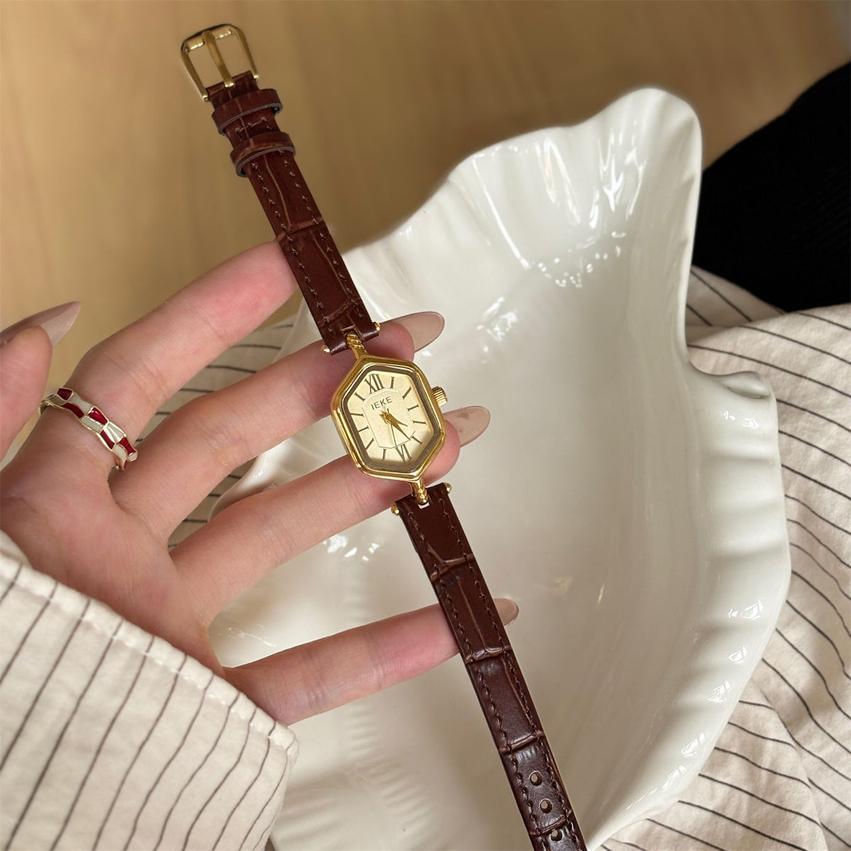 IEKE Art Deco Rhombus Dial Leather Watch - Vintage Geometric Quartz Watch for Women