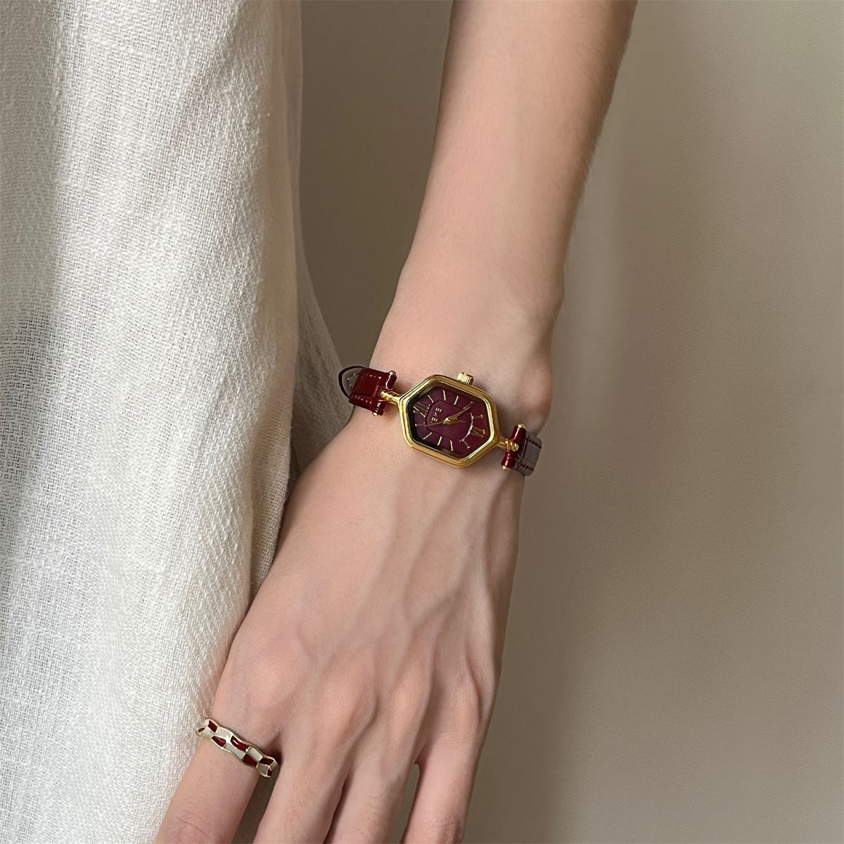 IEKE Art Deco Rhombus Dial Leather Watch - Vintage Geometric Quartz Watch for Women