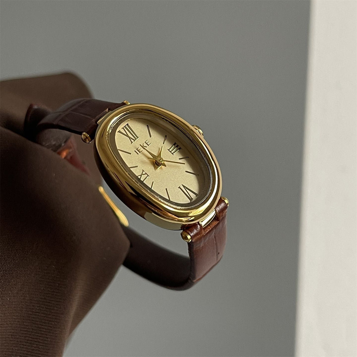 IEKE Retro Baignoire Bathtub Oval Watch with Slim Leather Strap - French Vintage Quartz Watch for Women