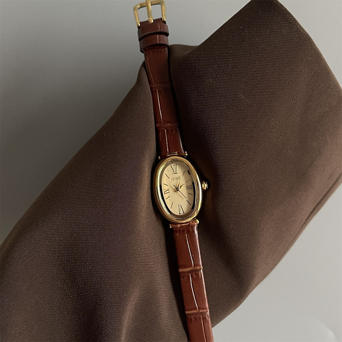 IEKE Retro Baignoire Bathtub Oval Watch with Slim Leather Strap - French Vintage Quartz Watch for Women