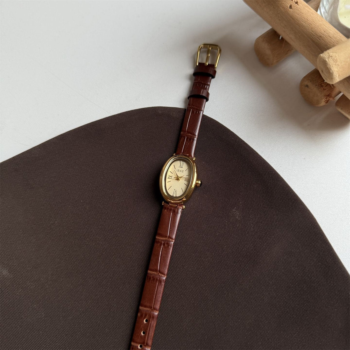 IEKE Retro Baignoire Bathtub Oval Watch with Slim Leather Strap - French Vintage Quartz Watch for Women