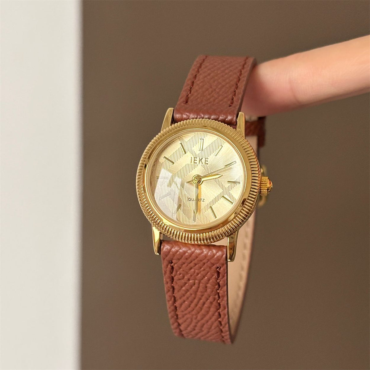 IEKE Minimalist Pure Round Watch with Genuine Leather Strap - Classic Everyday Quartz Watch for Women