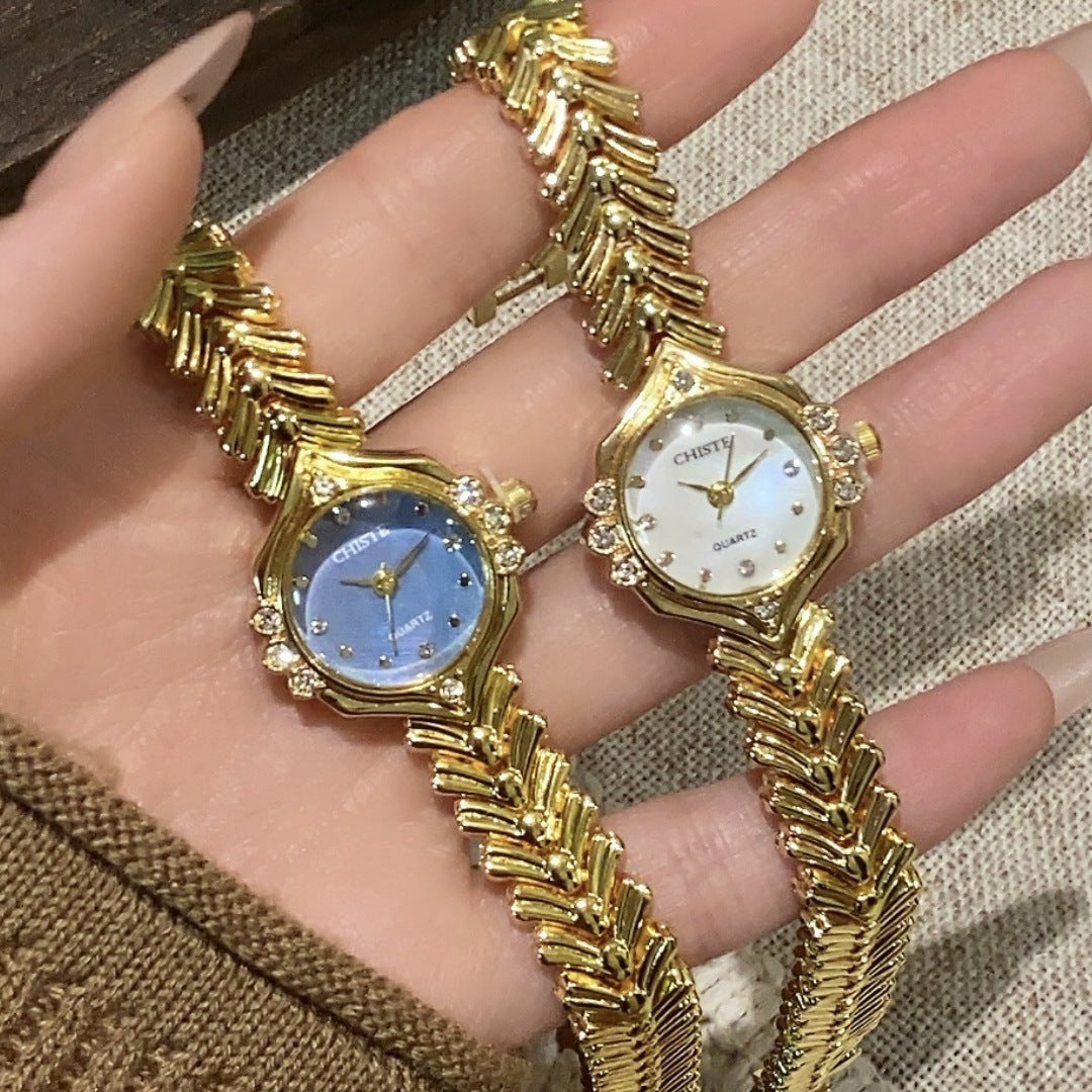 CHISTE vintage bracelet watches in gold tone hand view