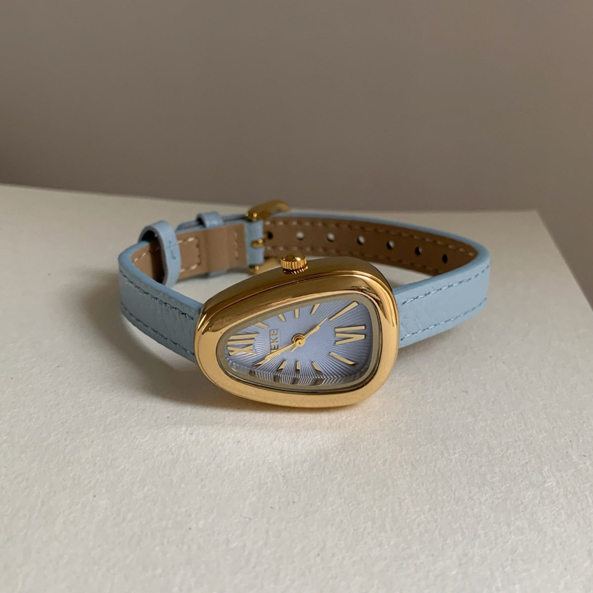 IEKE sky blue sculpted Roman numeral women's quartz watch