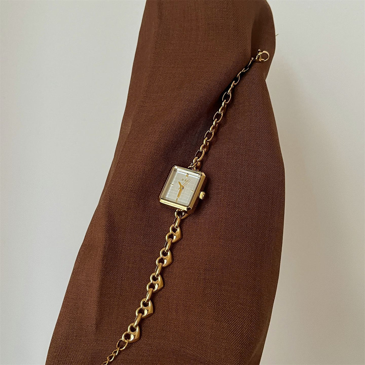 IEKE gold-tone heart-link bracelet watch with white dial
