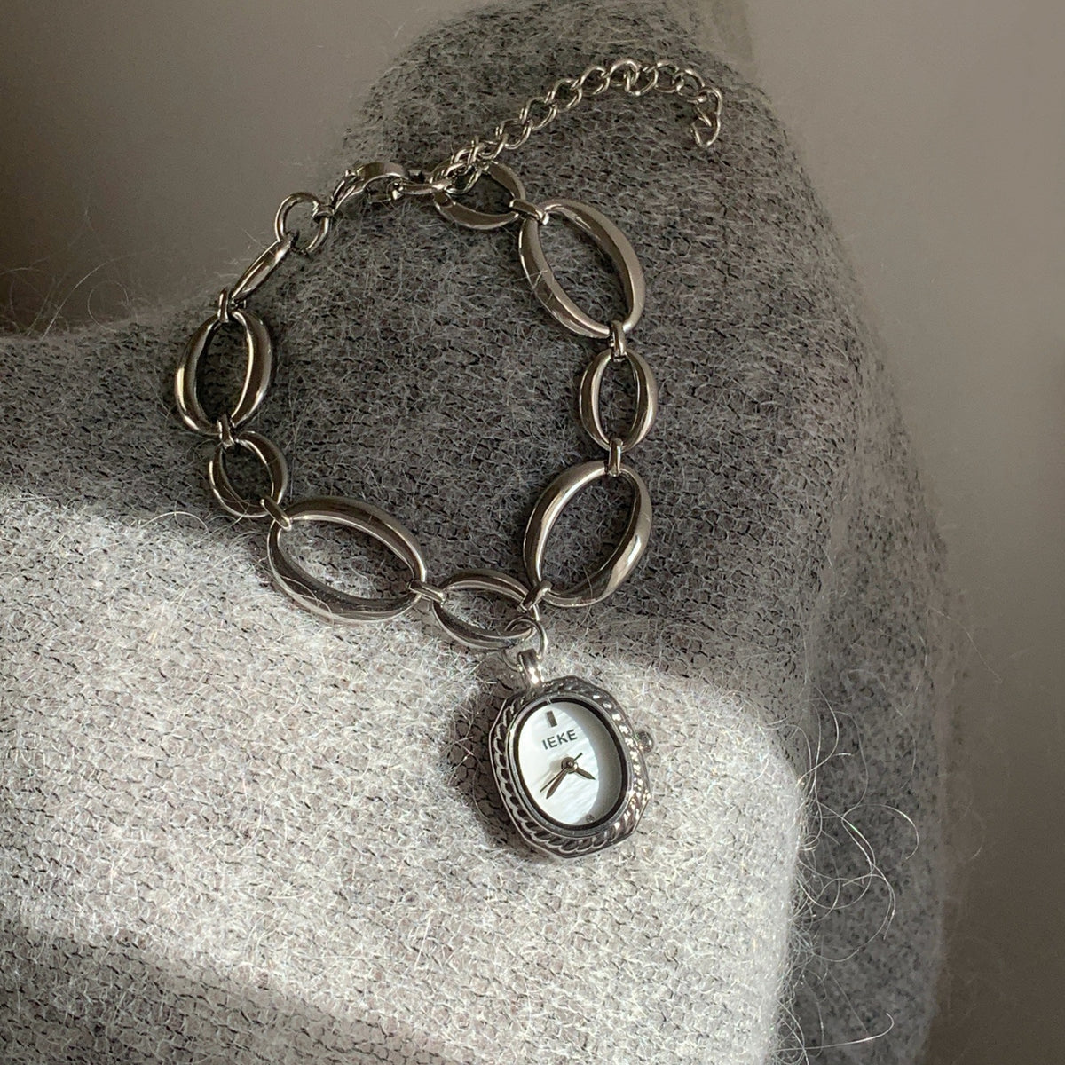 IEKE silver-tone oval-link bracelet watch with white dial