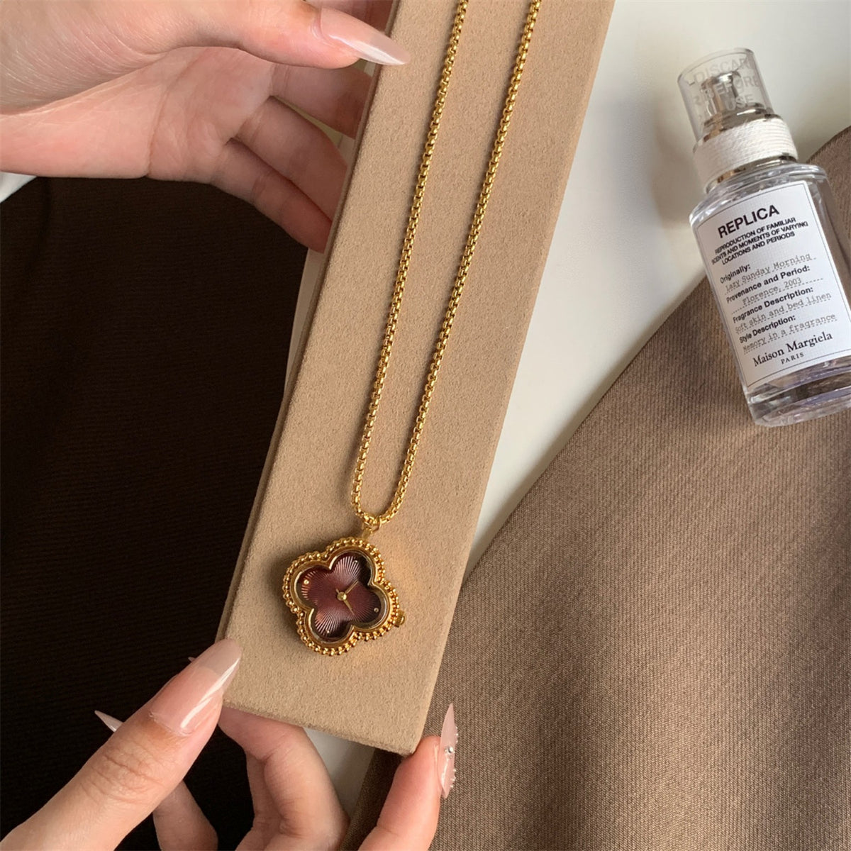 IEKE gold clover pendant necklace watch with burgundy dial