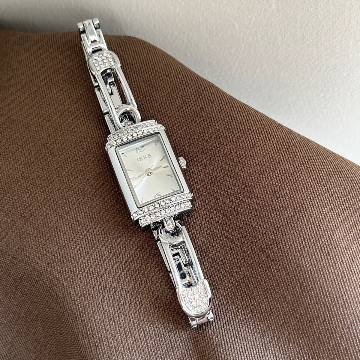 IEKE silver-tone pin-link bracelet watch with white dial detail