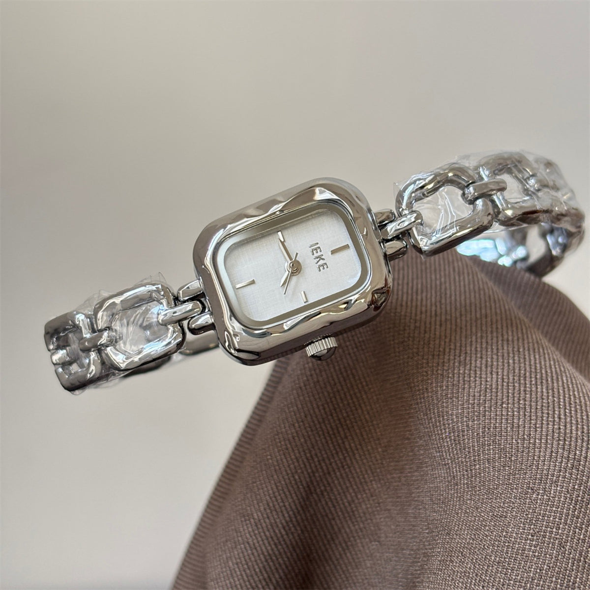 IEKE women's sculpted link square bracelet watch in silver with white dial