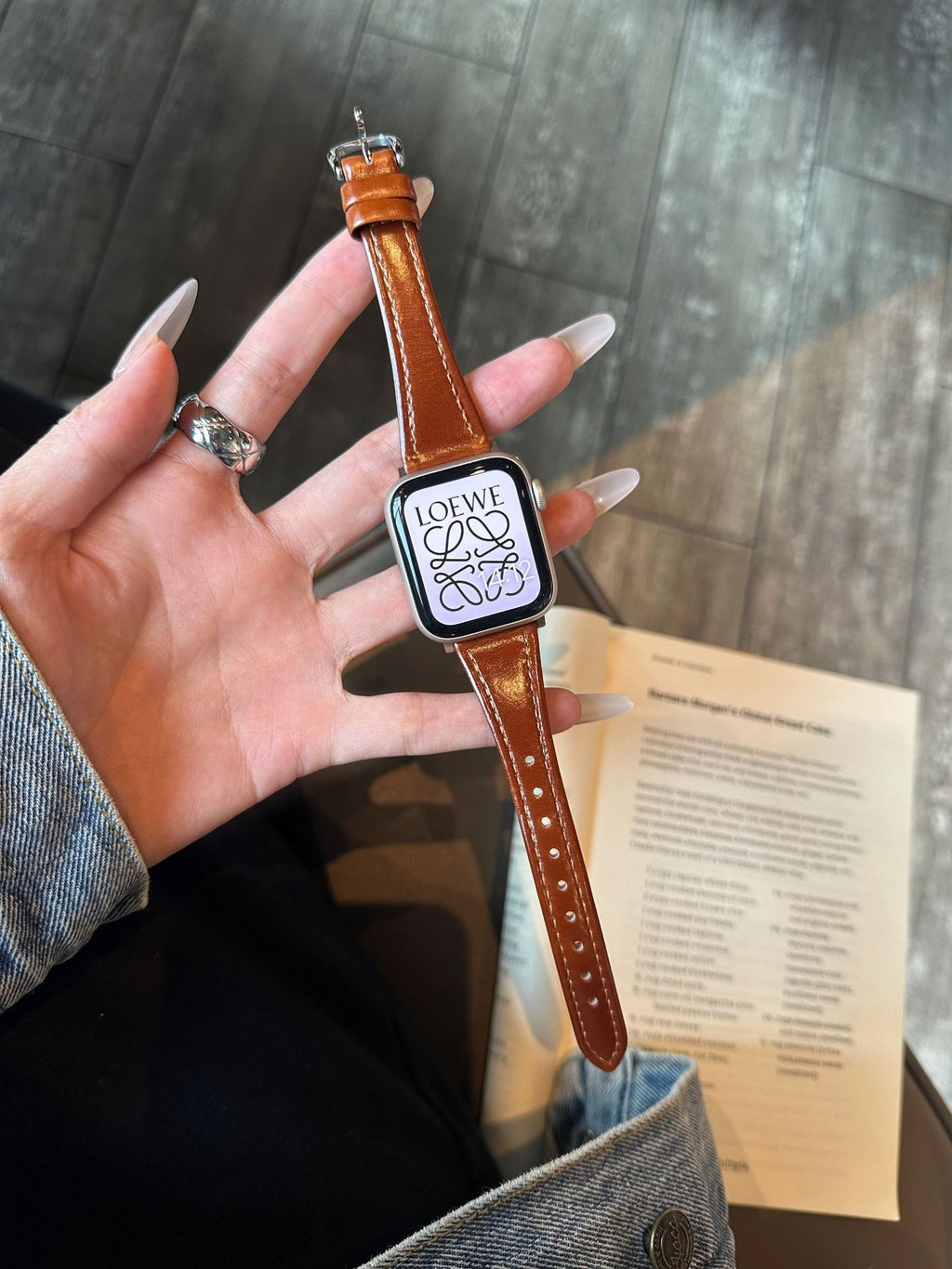 Leather Apple Watch band Black / Gold
