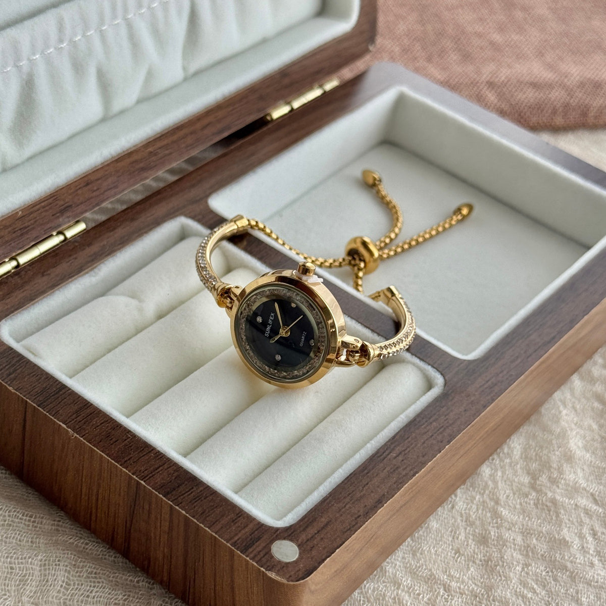 SUNLIFEX adjustable chain bracelet watch in gold tone with black dial in presentation box