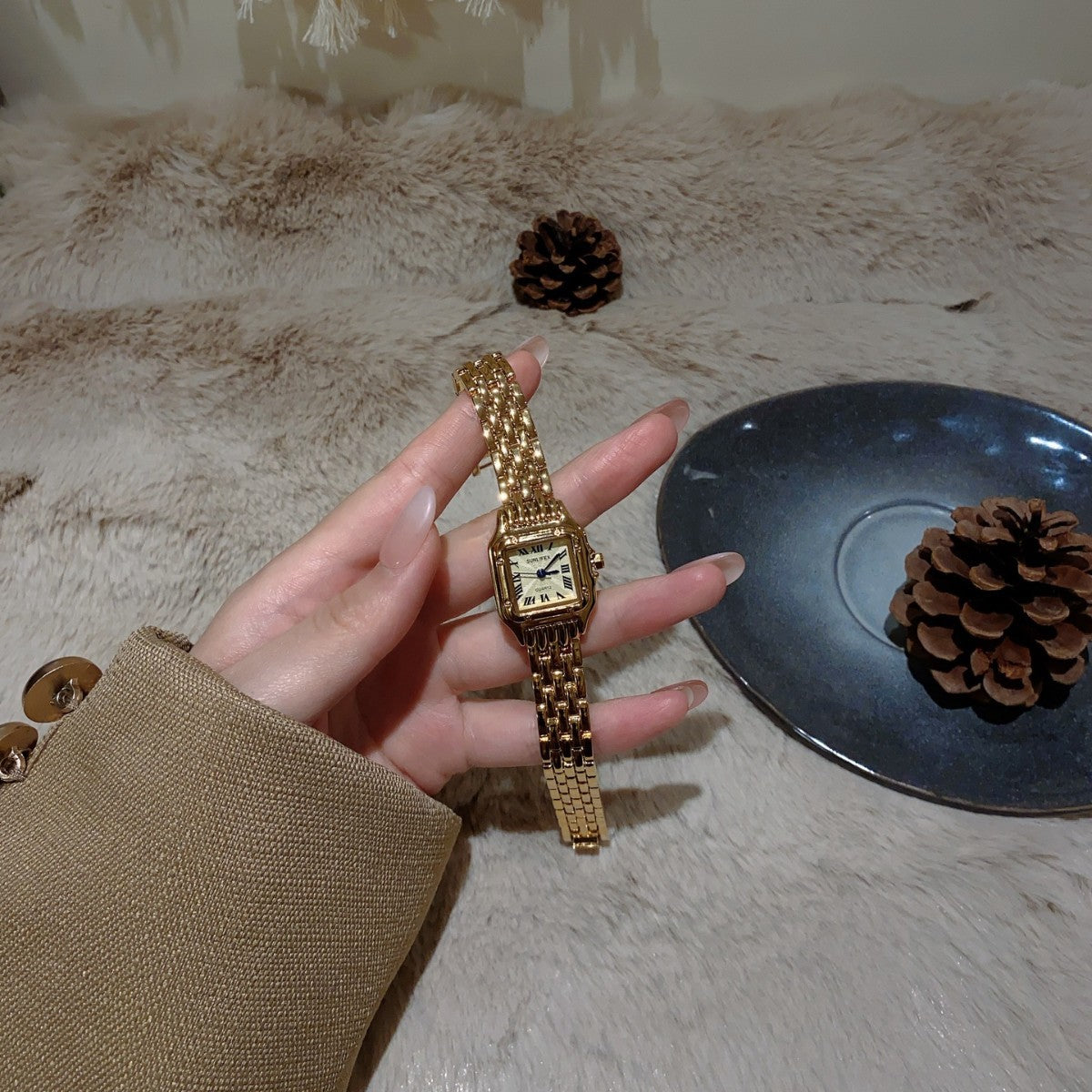 SUNLIFEX women's vintage square gold-tone steel bracelet quartz watch on wrist
