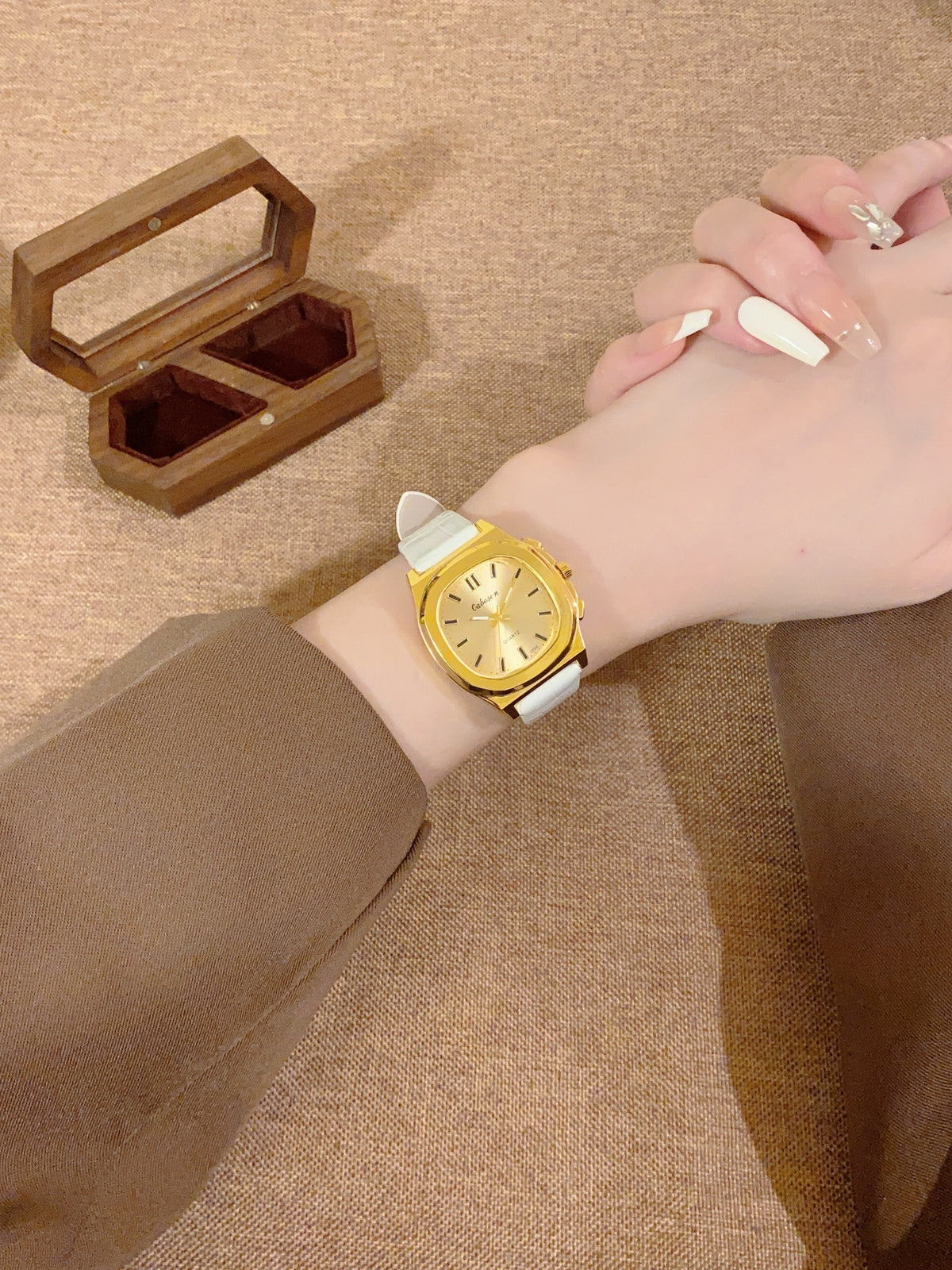 Vintage gold-tone cushion women's watch with white croc-embossed leather-style strap