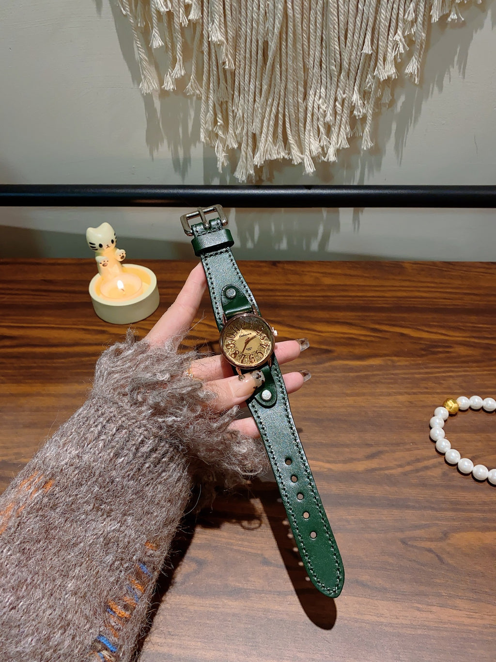 Vintage rivet leather strap unisex watch with green strap and champagne Arabic numeral dial