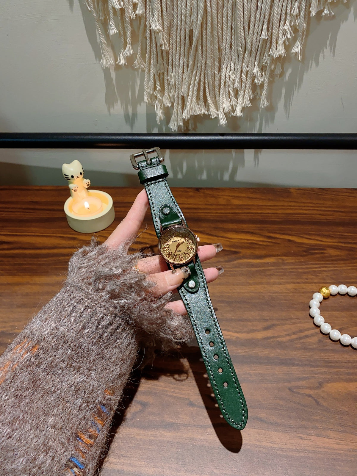 Vintage rivet leather strap unisex watch with green strap and champagne Arabic numeral dial