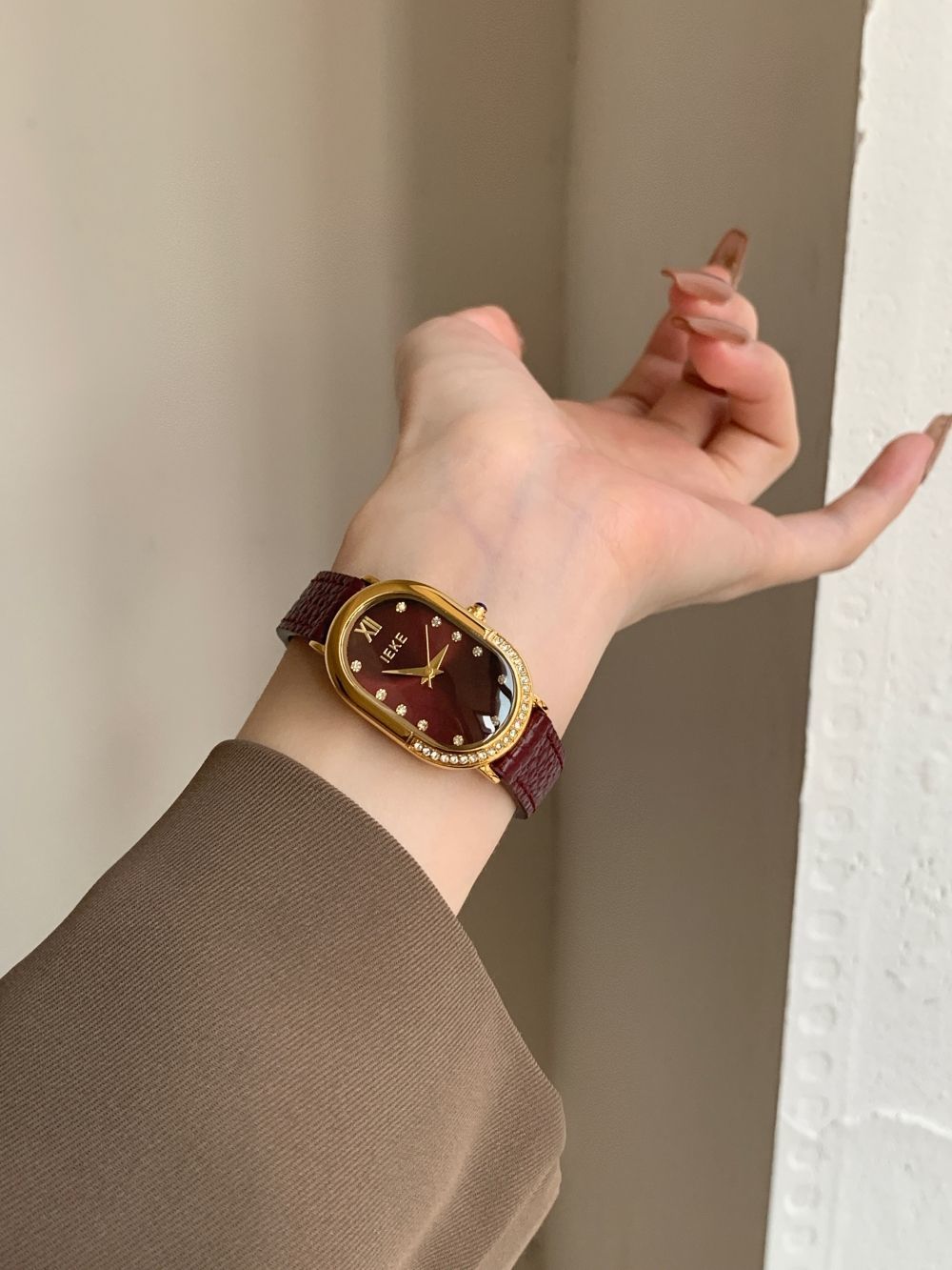 Retro Sculpted Oval Dial Watch with Slim Leather Strap - Elegant Dress Watch for Women