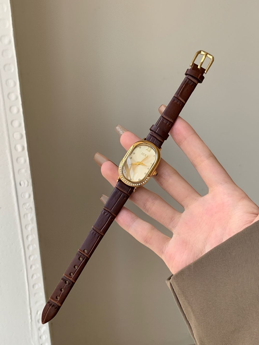 Retro Sculpted Oval Dial Watch with Slim Leather Strap - Elegant Dress Watch for Women