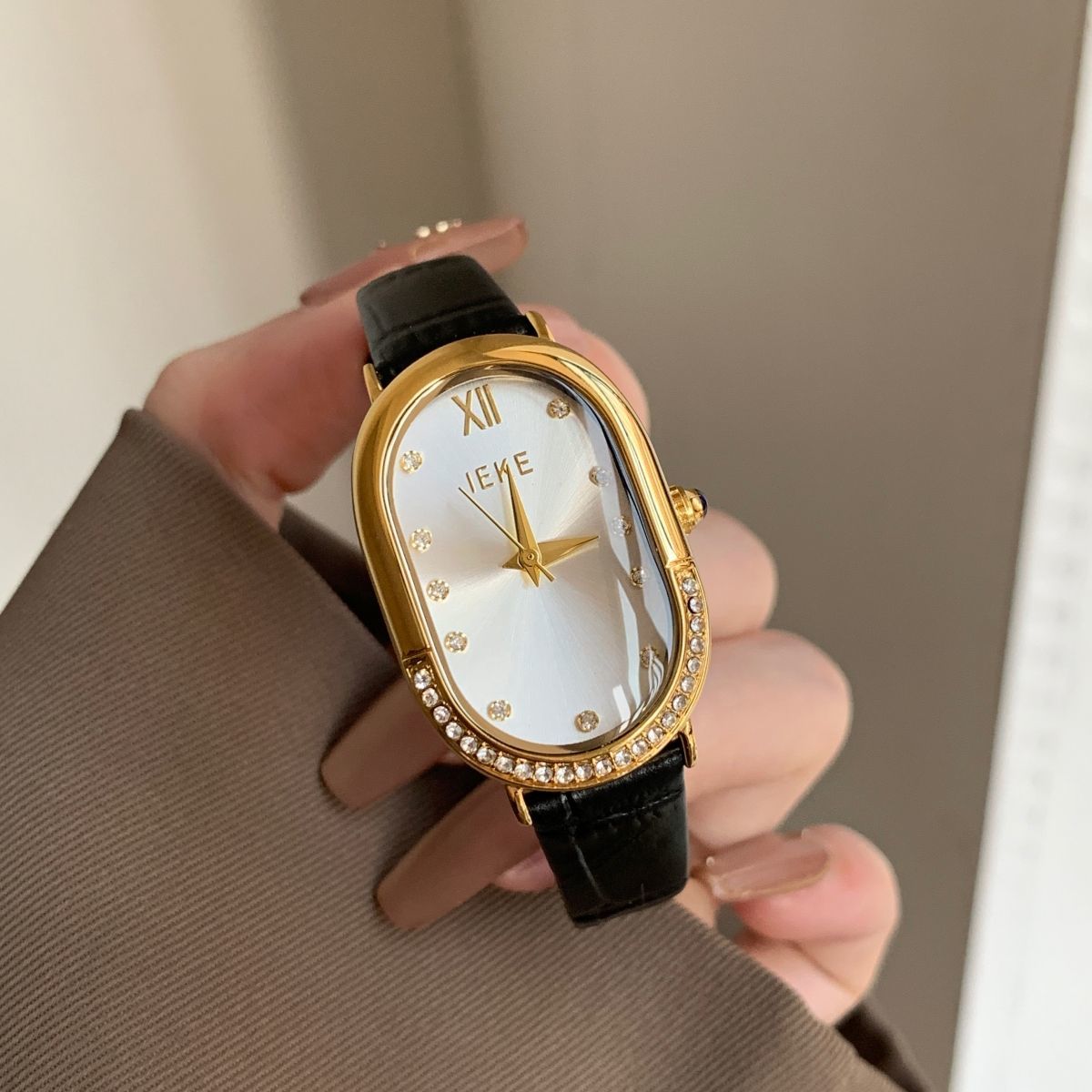Retro Sculpted Oval Dial Watch with Slim Leather Strap - Elegant Dress Watch for Women