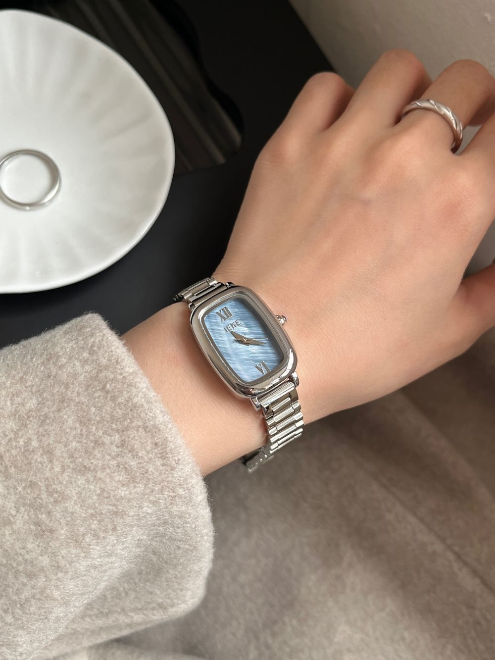 Cushion Mother of Pearl Dial Steel Bracelet Watch - Vintage Chic Quartz Watch for Women