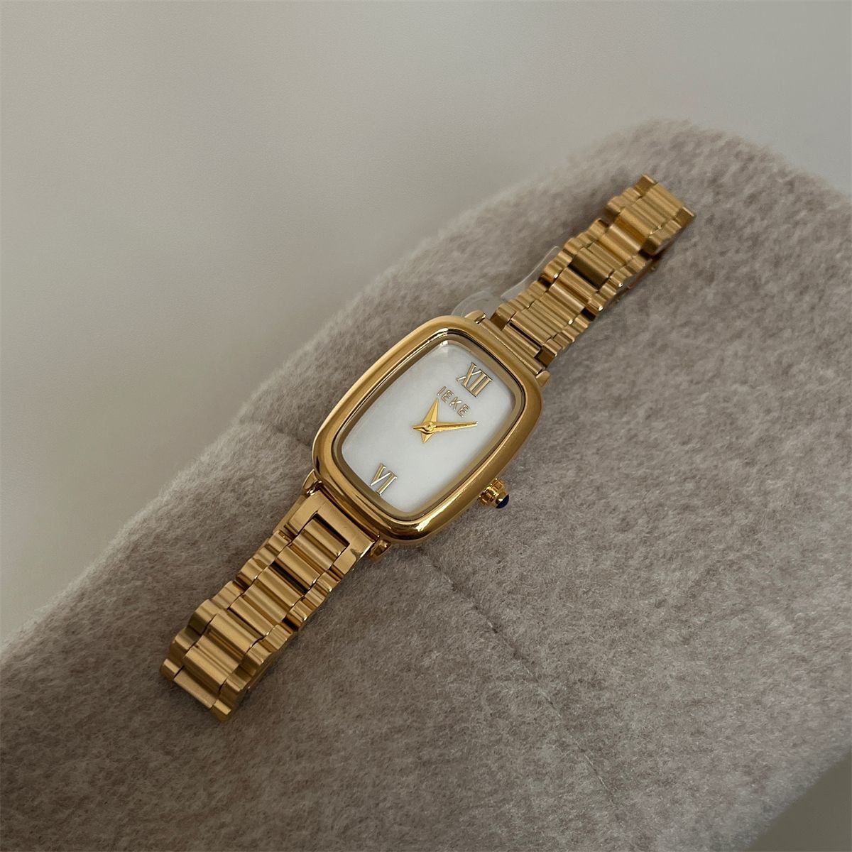 Cushion Mother of Pearl Dial Steel Bracelet Watch - Vintage Chic Quartz Watch for Women
