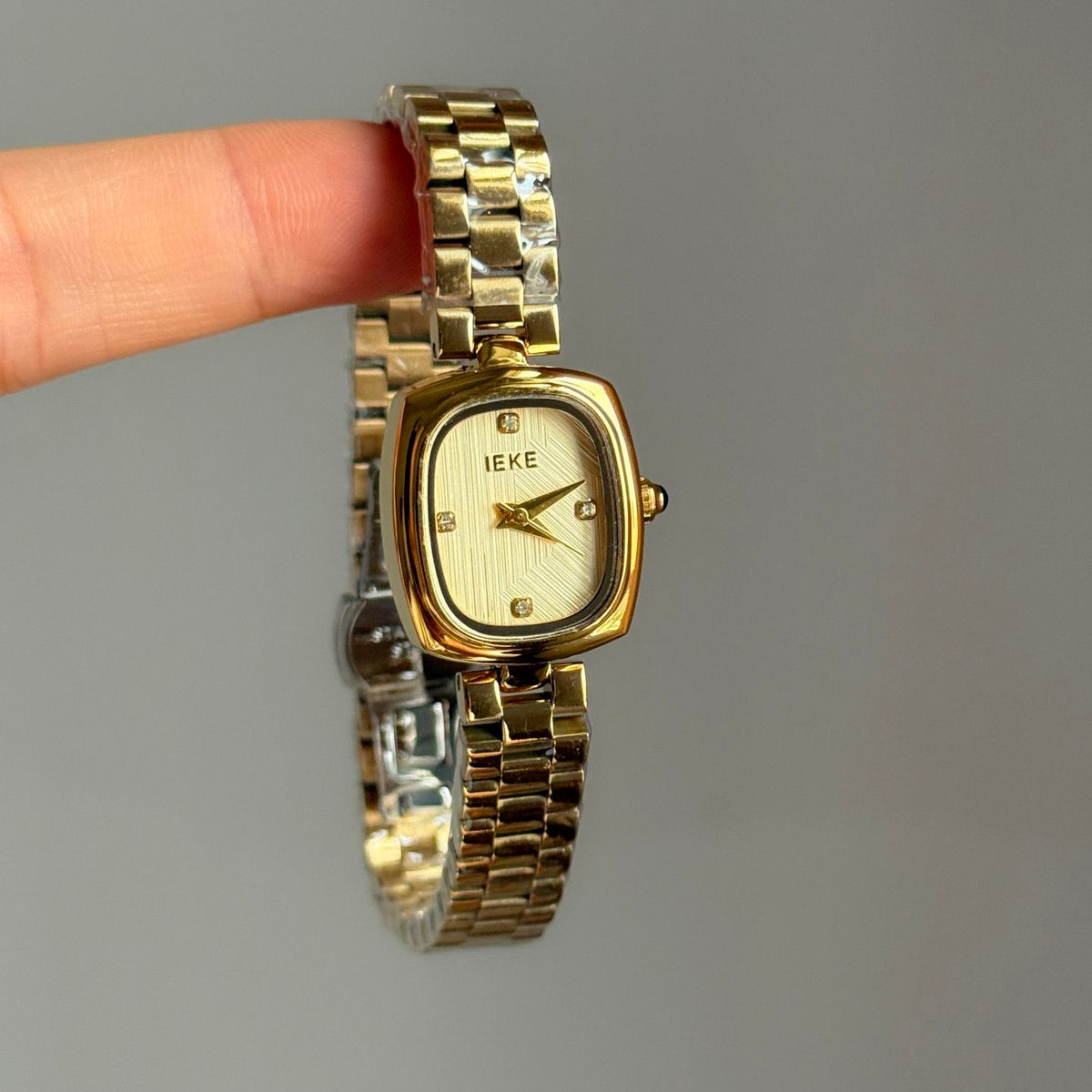 IEKE Crystal Pavé Bezel Cushion Steel Bracelet Watch - Radiant Quartz Watch for Women